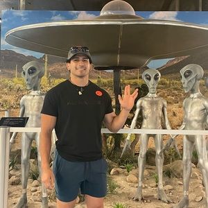 Meet your Posher, Joejoe